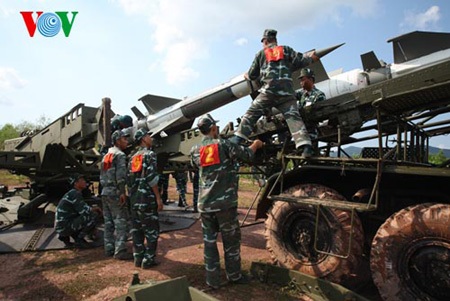 Hình ảnh thử nghiệm thành công tổ hợp tên lửa phòng không cải tiến - 6 Các chiến sĩ được tổ chức huấn luyện nghiệm ngặt, chặt chẽ, đảm bảo đúng quy trình bắn đạn thật