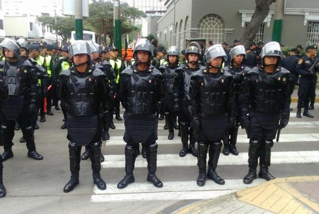 police-chasing-8mio-gold-1441075763718 police-chasing-8mio-gold-1441075763718