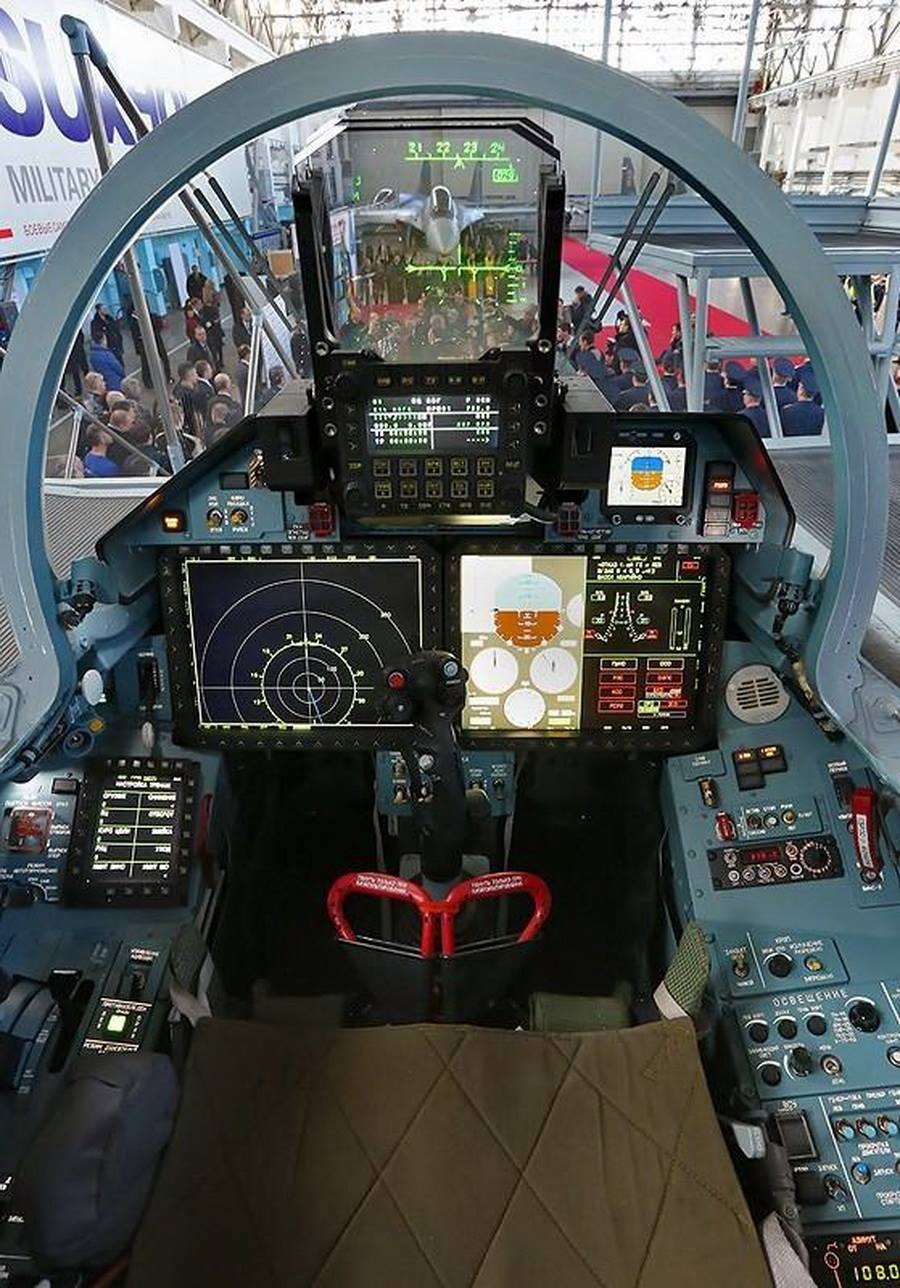 Bộ đôi sát thủ bầu trời Su-34 và Su-35 của Nga - 11 Buồng lái của chiến đấu cơ Su-35 với hệ thống cảm biến hiện đại (Ảnh: MOD)