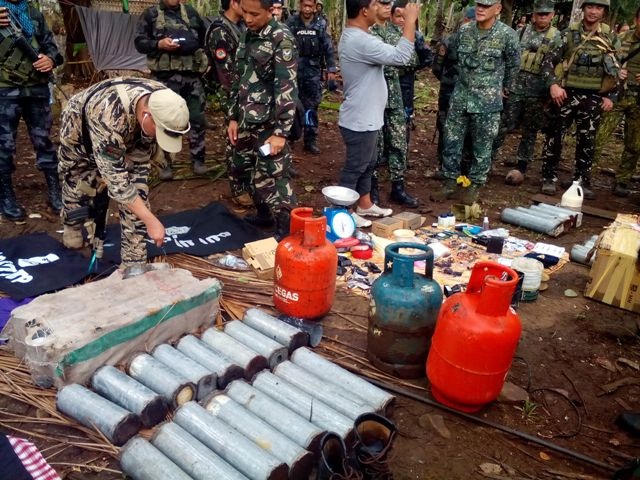 IS có mạng lưới cung cấp bom tại 20 nước - 1 Các phần tử có liên hệ với IS có thể dễ dàng mua các vật liệu chế tạo bom ngay tại địa phương. (Ảnh: Philstar)