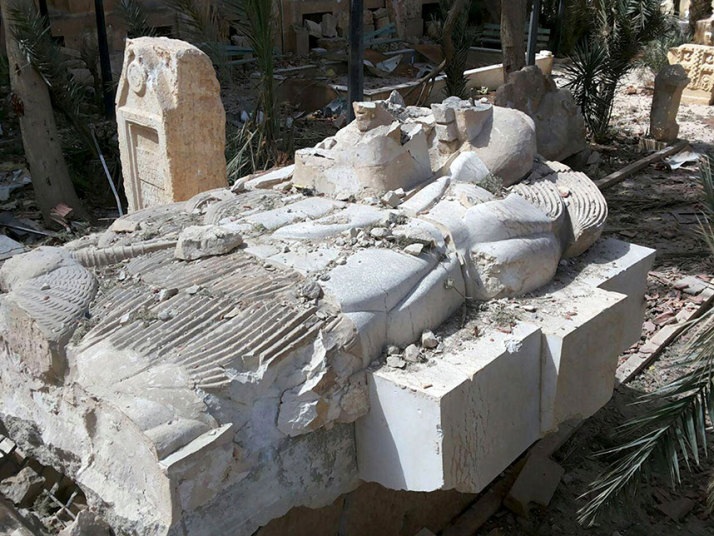 Cận cảnh thành cổ Palmyra sau khi IS tháo chạy - 14 Không chỉ phá hoại Palmyra, các phần tử IS còn bị cho là đã đánh cắp và buôn lậu nhiều cổ vật giá trị ra nước ngoài. (Ảnh: SANA)