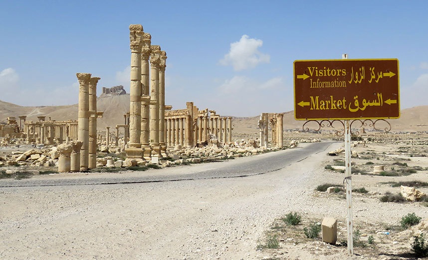 Cận cảnh thành cổ Palmyra sau khi IS tháo chạy - 10 Việc giải phóng thành công Palmyra là thắng lợi quan trọng về quân sự của chính quyền Syria và các đồng minh. (Ảnh: AFP)