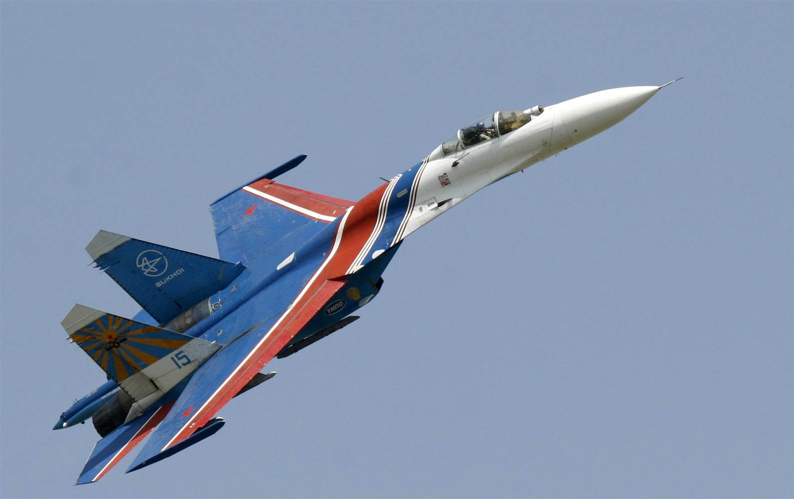 Chiến đấu cơ Nga "nhào lộn" trên đầu máy bay trinh thám Mỹ ở biển Baltic - 1 Chiến đấu cơ Su-27 của Nga (Ảnh: AP)