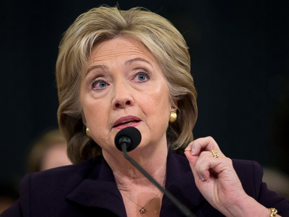 Bộ ngoại giao Mỹ: Bà Clinton phạm luật khi dùng email cá nhân - 1 Bê bối sử dụng email cá nhân trong công việc vẫn chưa thôi đeo bám bà Hillary Clinton. (Ảnh: AP)