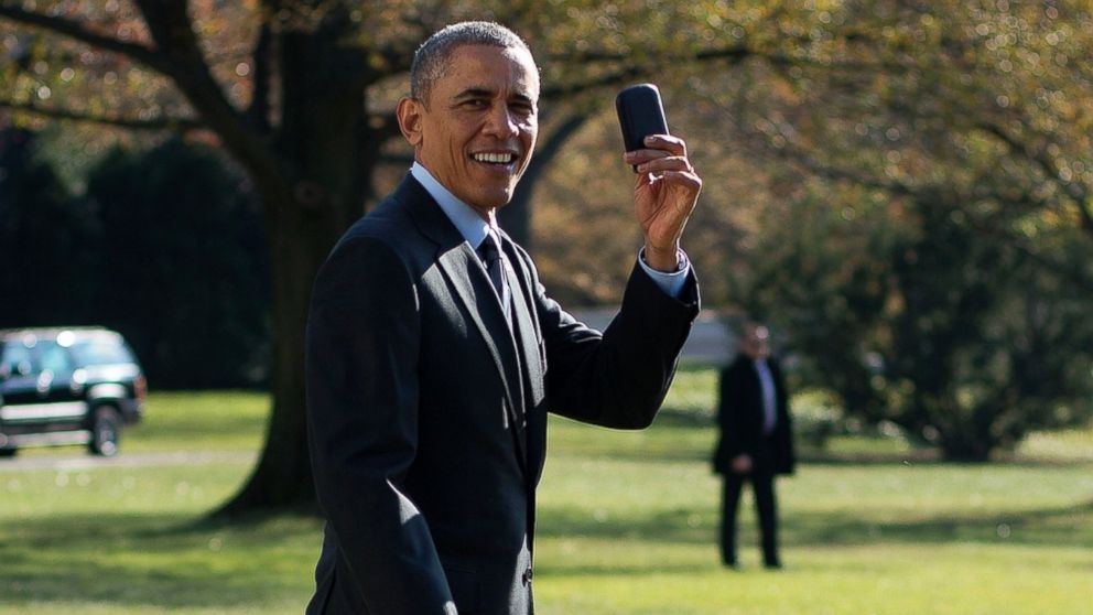 Tổng thống Obama phải dùng điện thoại “như đồ chơi” - 1 Chiếc BlackBerry gắn bó với ông Obama từ năm 2009 đã bị thay thế. (Ảnh: AP)
