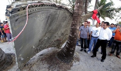 Úc mất thiết bị định vị dưới nước khi tìm kiếm MH370 - 1 
Ảnh vỡ bị nghi thuộc MH370 được tìm thấy tại Thái Lan mới đây (Ảnh: www.kualalumpurpost.net)