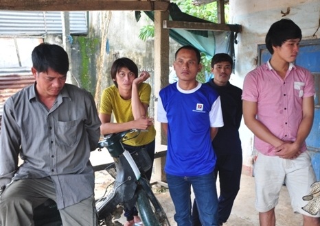 Các ngư dân vẫn còn bần thần khi về đất liền an toàn