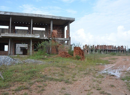 Trung tâm dạy nghề bị bỏ hoang, ẩm mốc và dần xuống cấp.