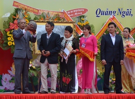 Các tổ chức và cá nhân tặng kỷ vật liên quan đến Thủ tướng Phạm Văn Đồng.