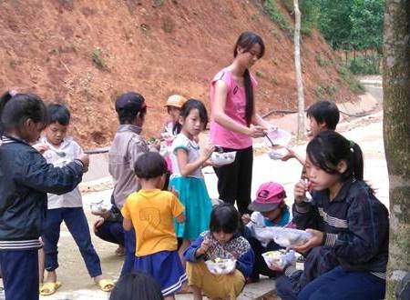 Gieo chữ giữa... đỉnh trời - 7 Bữa cơm trưa vội giữa đất trời hoang sơ.