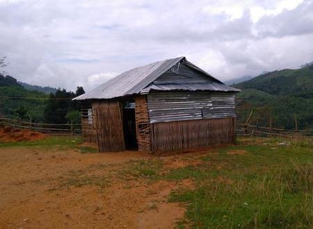 Gieo chữ giữa... đỉnh trời - 4 Lớp học mong manh trên đồi núi hoang vu.