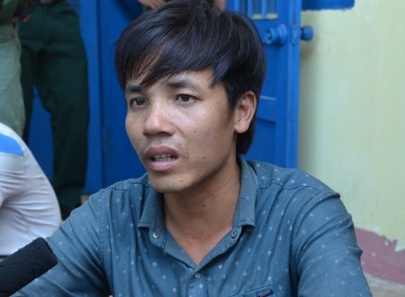 
Thuyền trưởng Huỳnh Văn Khanh thừa nhận nhóm người Trung Quốc đã ép ông Lựu đuổi theo đâm tàu của anh, rồi dùng chiêu lừa để anh dừng tàu lại.
