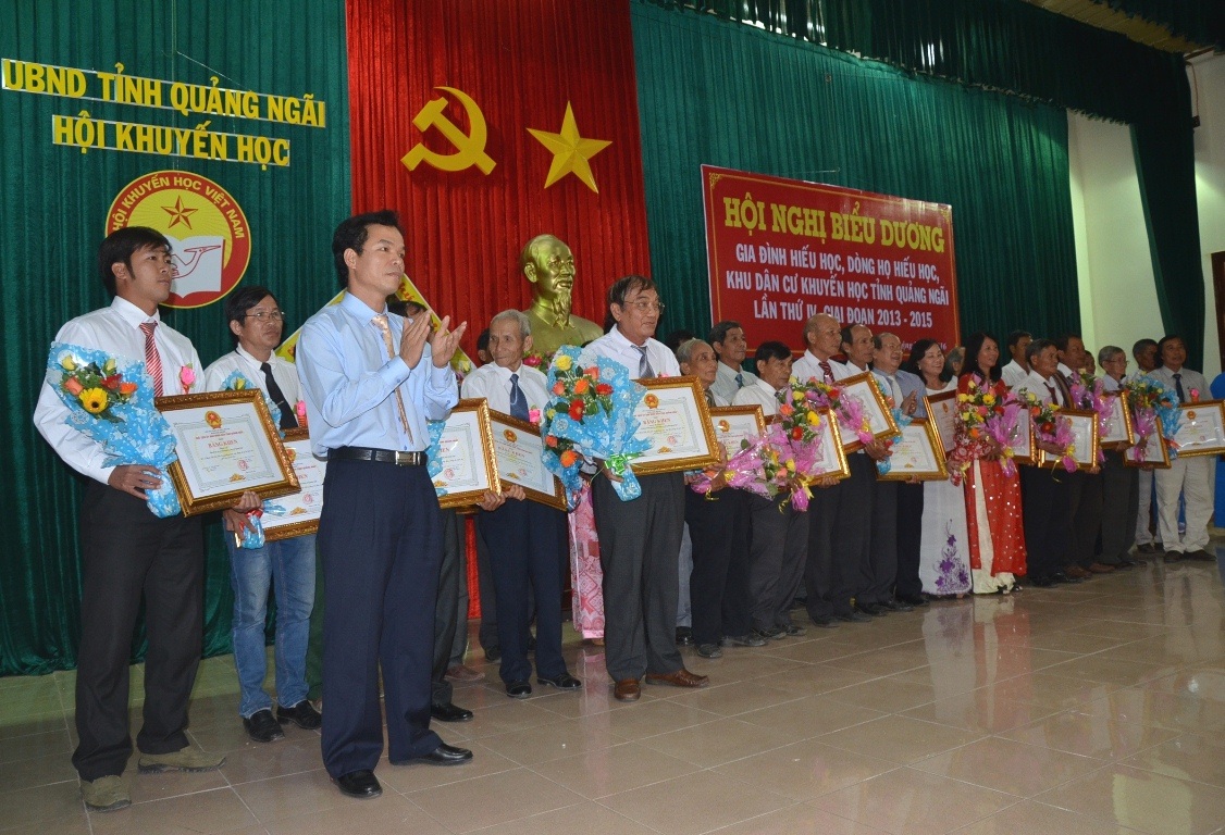 Ý thức xây dựng gia đình hiếu học, dòng họ hiếu học và khu dân cư khuyến học ngày càng nhân rộng ở địa phương.