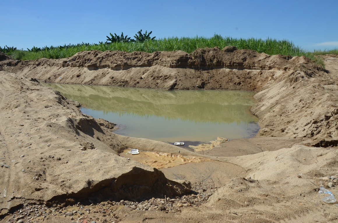 Vụ 9 học sinh chết đuối do khai thác cát chưa vơi, những hố tử thần như thế này lại ồ ạt mọc lên.
