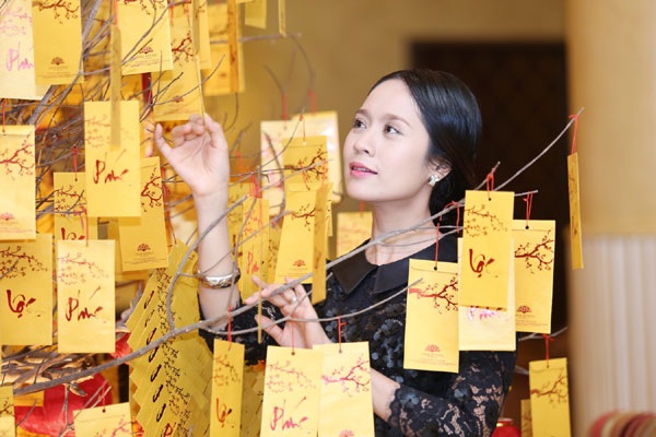 Nét đẹp Tết xưa và nay trong văn hóa Việt - 3 Hái lộc đầu năm với ước mong một năm tràn đầy may mắn