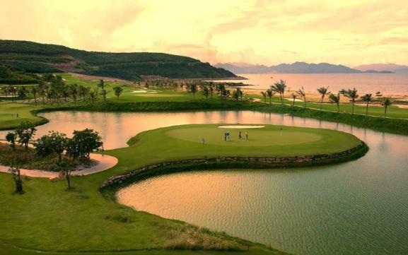 Vinpearl Golf Land - Thiên đường nghỉ dưỡng mới tại Nha Trang - 1 Sân Golf 18 lỗ tại Vinpearl Golf Club.