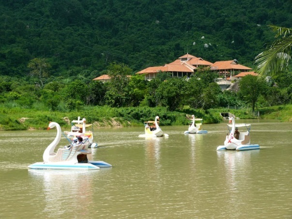 Du lịch tâm linh kết hợp nghỉ dưỡng - 4 Hồ Thiên Nga