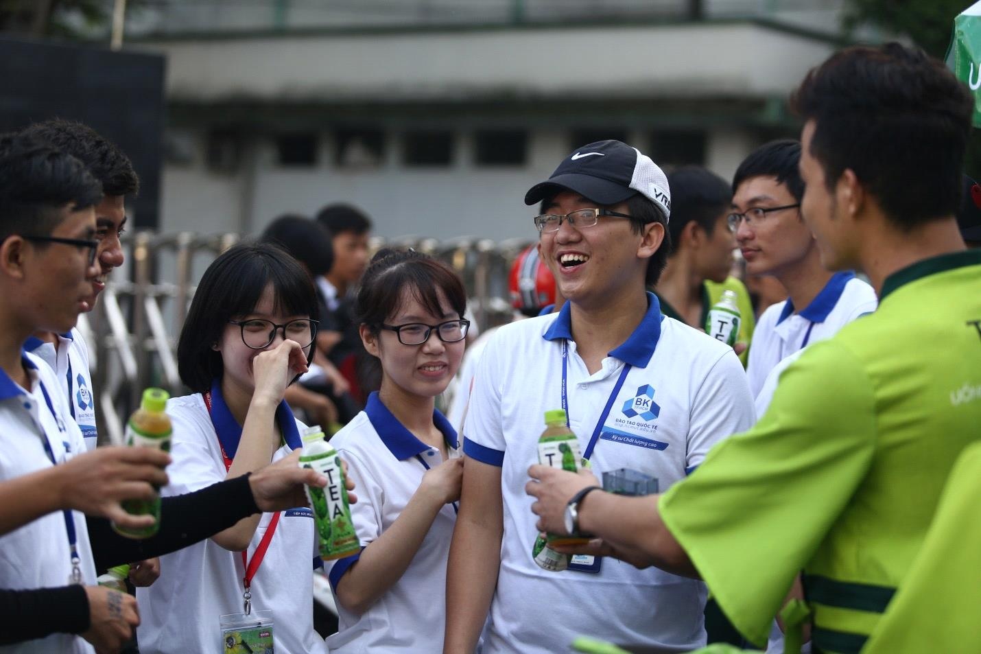 Hoàng Yến Chibi hào hứng tiếp sức mùa thi cùng các sĩ tử - 7