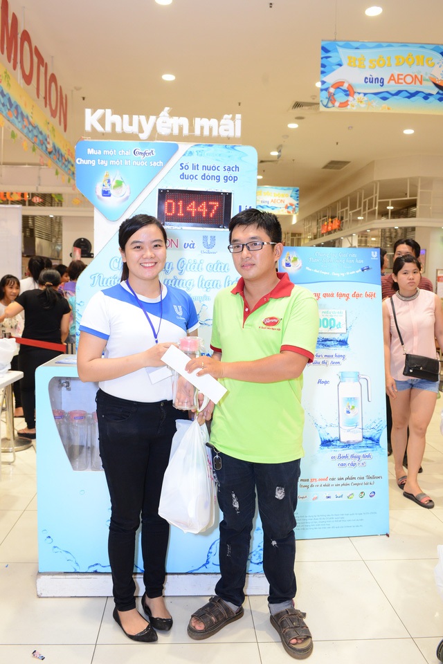 Lan tỏa tinh thần tiết kiệm nước - 1 Bà con mua Comfort 1 lần xả tại Aeon Mall chính là ủng hộ bà con ở vùng hạn, mặn