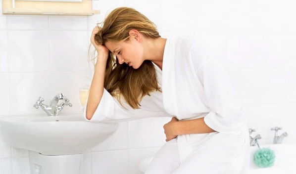 Những biểu hiện cảnh báo bệnh trĩ - 2 Lười ăn rau xanh, trái cây gây táo bón.