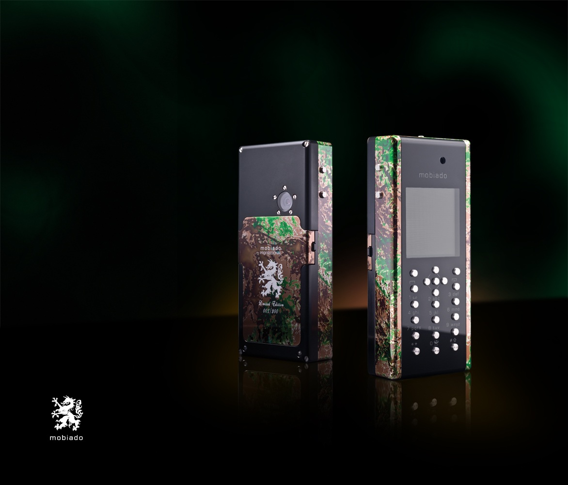 Bí ẩn và mê hoặc: Mobiado trình làng bộ sưu tập mới - 2 Cùng năm 2008 Mobiado cũng cho ra mắt phiên bản Professional Camo - tiên phong biến điện thoại thành một bức tranh với những họa tiết trang trí vẽ bằng tay