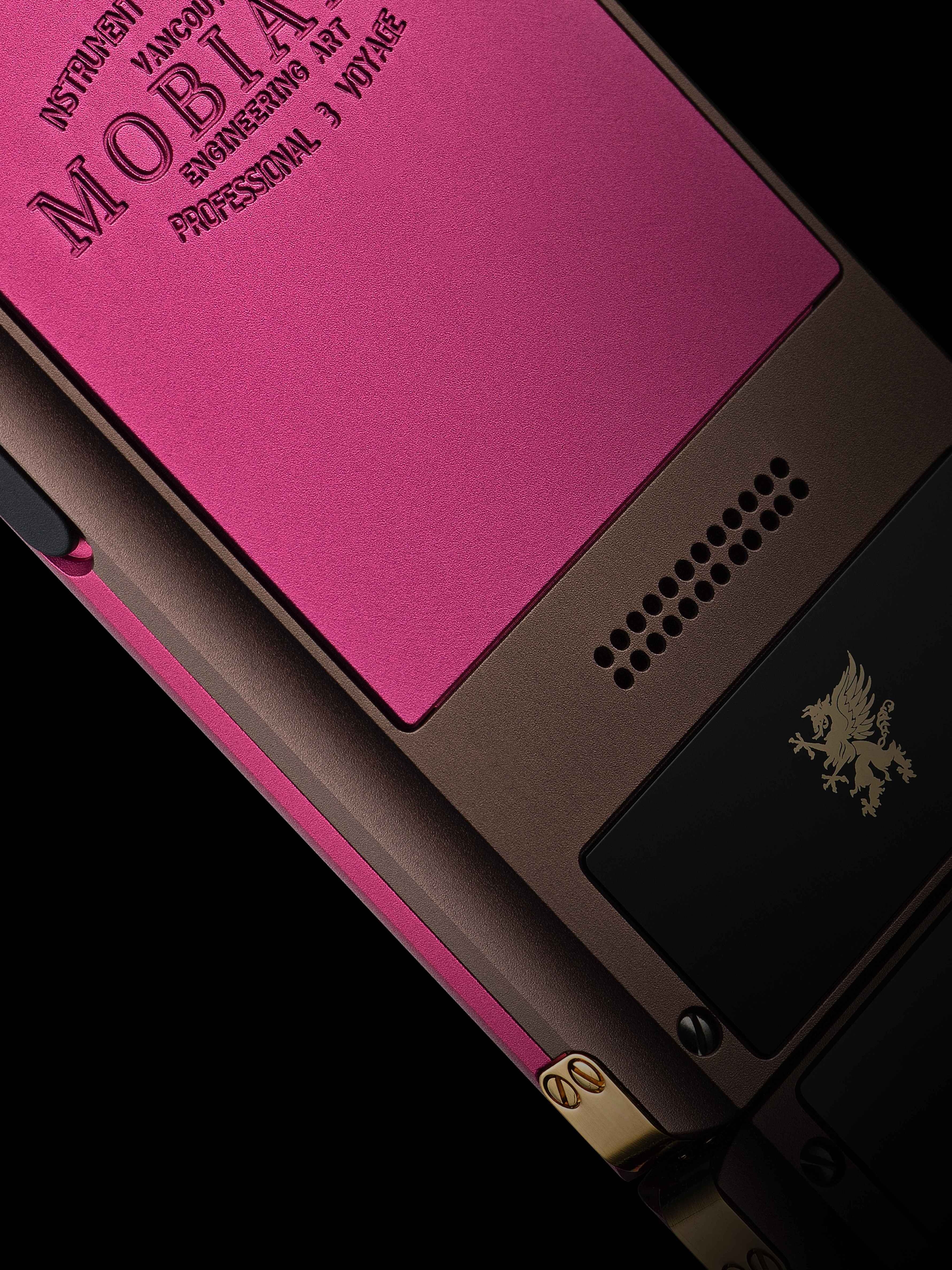Du hành vào thế giới sắc màu cùng Mobiado - 4
Professional 3 VG Dahlia – Hoa thược dược có nguồn gốc từ Mexico, du nhập châu Âu vào thế kỉ 19. Trong chuyến đi đầu tiên từ quê hương đến Hà Lan, duy nhất một cây thược dược non là còn sống sót và nở hoa lộng lẫy ngoạn mục. Vì vậy, hoa thược dược còn biểu trưng cho hi vọng và sự may mắn trong các chuyến đi.