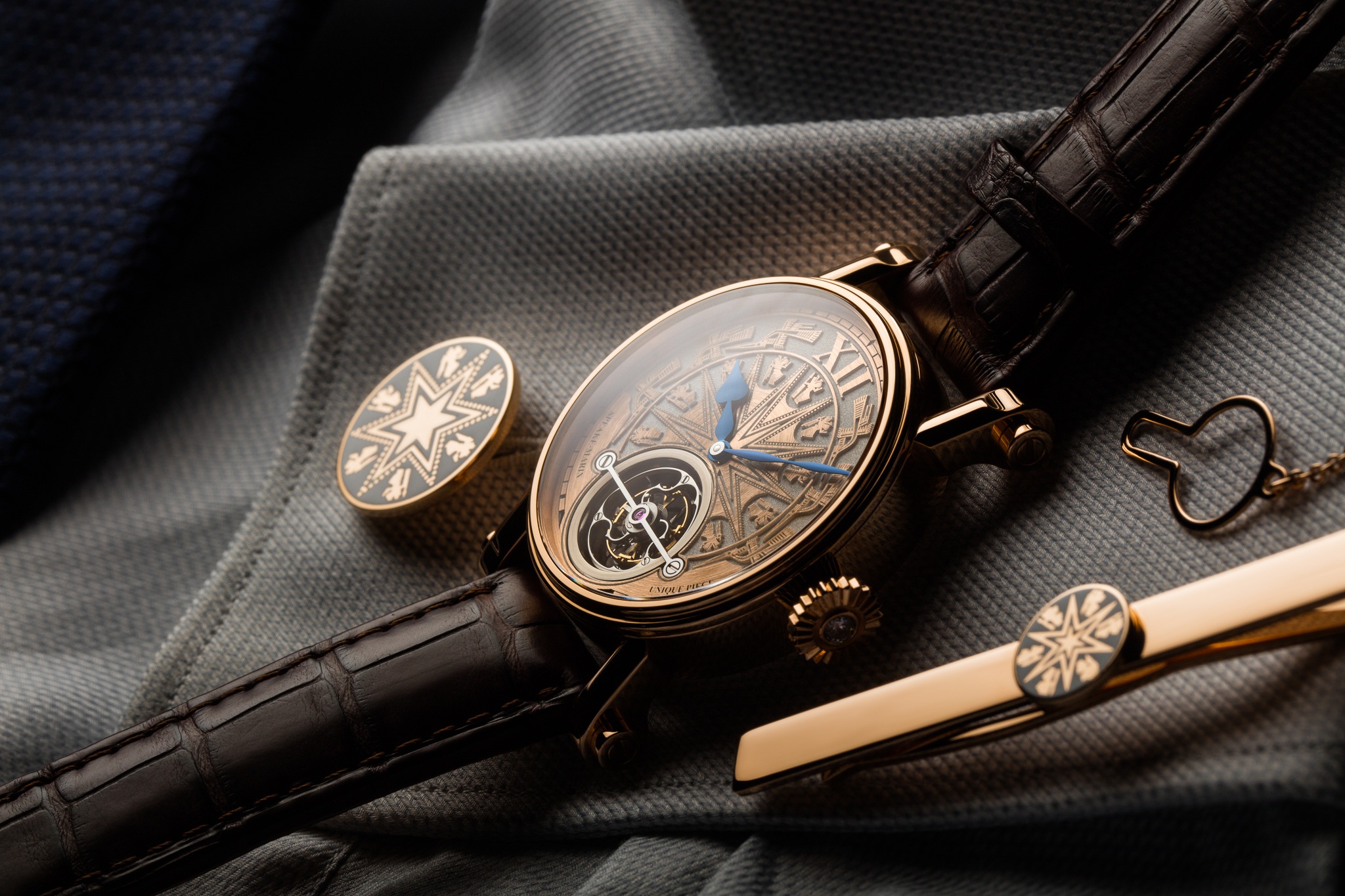 Bảo vật Speake-Marin Dong Son Tourbillon thứ 3 và thứ 4 đã được giao đến tay nhà sưu tập Việt Nam - 1 Cơ chế Tourbillon trên chiếc đồng hồ Speake-Marin Đông Sơn có kích thước chỉ bằng chiếc cúc áo, gồm 67 chi tiết siêu nhỏ, với trọng lượng chỉ 0,04 gram mỗi chi tiết, được Speake-Marin lắp ráp và hoàn thiện thủ công đặc biệt.