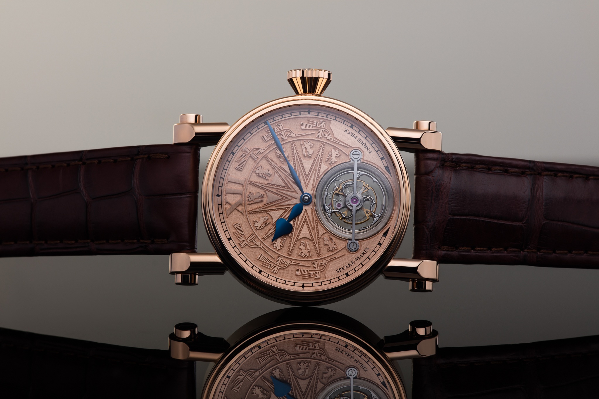 Bảo vật Speake-Marin Dong Son Tourbillon thứ 3 và thứ 4 đã được giao đến tay nhà sưu tập Việt Nam - 5 Chiếc đồng hồ Speake-Marin Dong Son Tourbillon mặt số cùng lớp nền tiệp màu bằng vàng khối 18k.