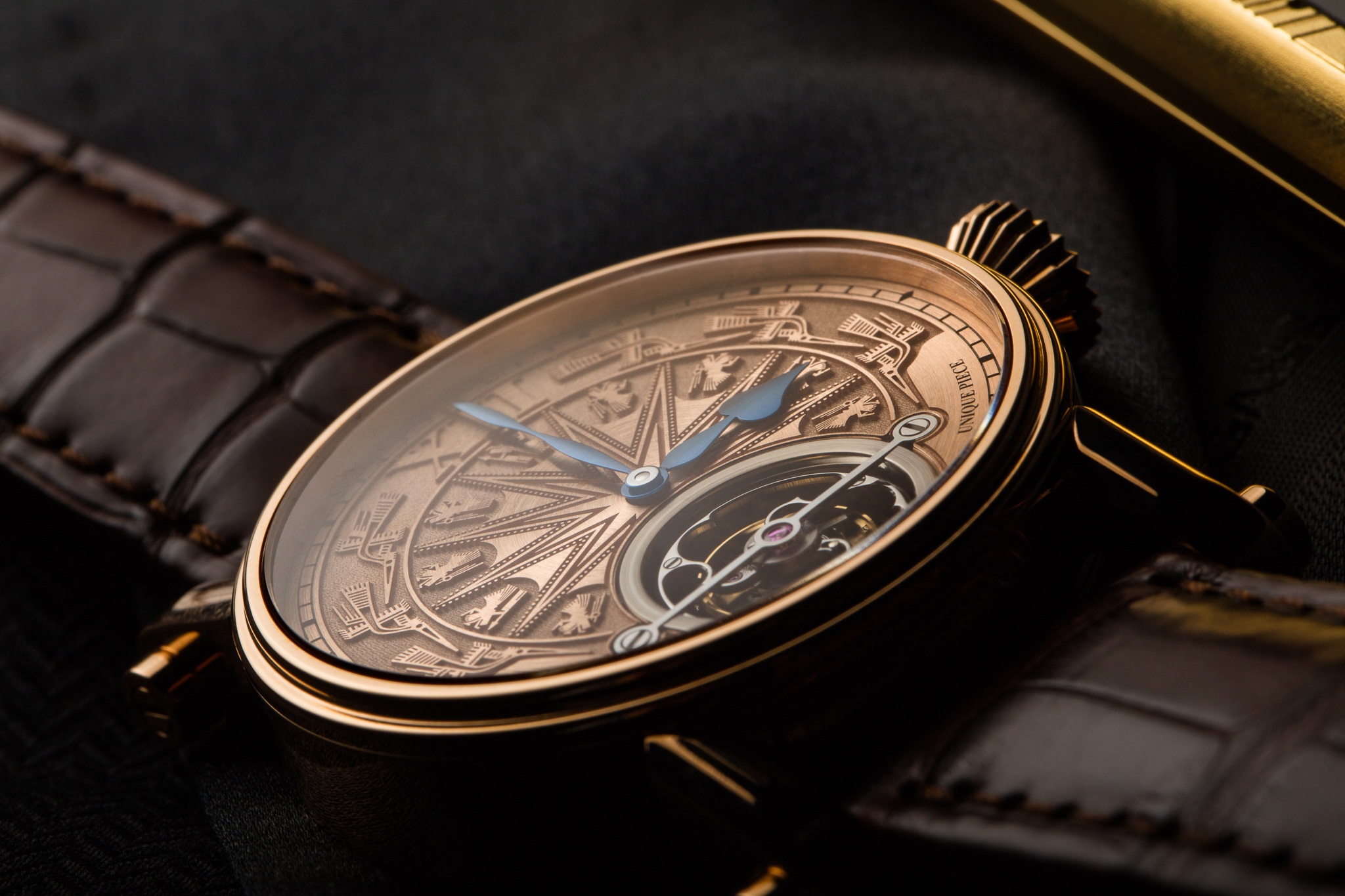 Bảo vật Speake-Marin Dong Son Tourbillon thứ 3 và thứ 4 đã được giao đến tay nhà sưu tập Việt Nam - 8 Dòng chữ Unique Piece - Độc bản thể hiện trên mặt số đồng hồ