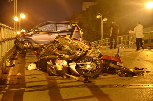 Lái xe hãng taxi gây tai nạn, doanh nghiệp có phải bồi thường thay lái xe? - 1 Nhiều vụ tai nạn thảm khốc do lái xe taxi gây ra. (Ảnh minh họa)