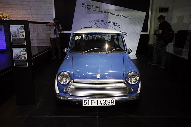 MINI mượn xe cổ làm triển lãm - 2 MINI mượn xe cổ làm triển lãm - 2