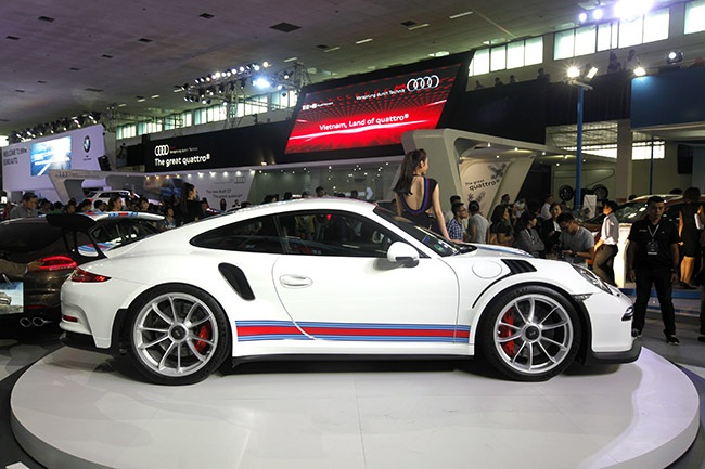 Thỏa mãn đam mê tốc độ cùng Porsche - 12 Thỏa mãn đam mê tốc độ cùng Porsche - 12