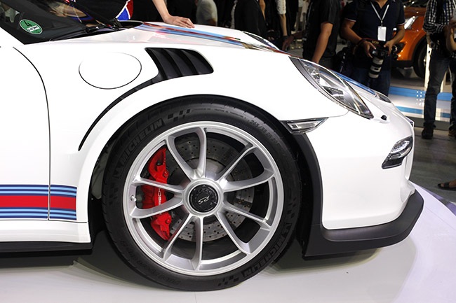 Thỏa mãn đam mê tốc độ cùng Porsche - 3 Thỏa mãn đam mê tốc độ cùng Porsche - 3