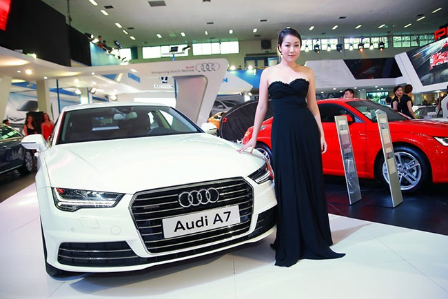 "Dàn sao" khuấy động gian hàng Audi tại triển lãm ôtô quốc tế - 2 Hoa hậu thế giới người Việt Ngô Phương Lan - Đại sứ thương hiệu Audi A7