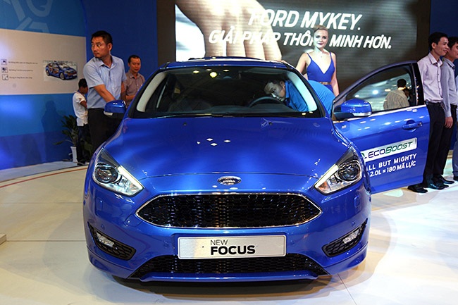 Những mẫu xe lần đầu tiên có mặt tại Việt Nam - 2
Giá bán cụ thể của các mẫu Ford Focus như sau: Focus Trend AT 1.6L là 799 triệu đồng và Focus Titanium/ Sport AT, 1.5L EcoBoost là 899 triệu đồng.