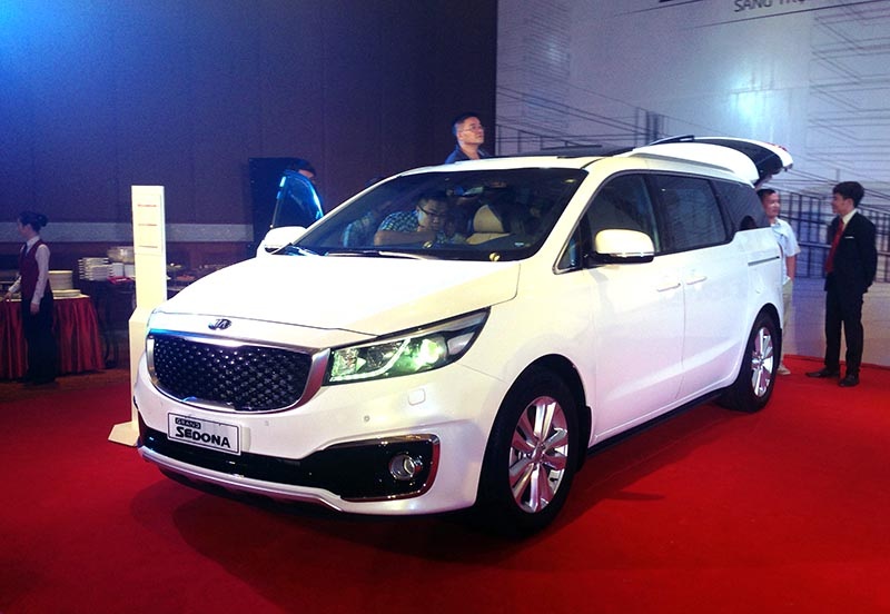 Thị trường ôtô Việt Nam đón nhận nhiều xe mới - 1 Mẫu KIA Sedona sẽ có tới 4 phiên bản tại Việt Nam cùng giá bán khởi điểm từ 1,18 - 1,298 tỉ đồng
