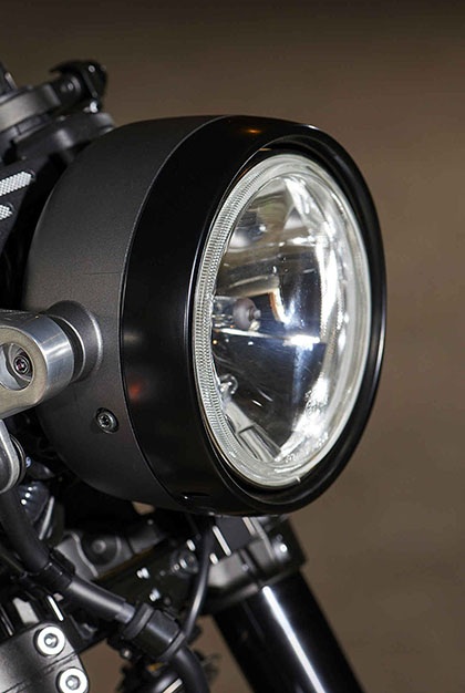 Yamaha gây bất ngờ với XSR900 phong cách café racer - 10 Yamaha gây bất ngờ với XSR900 phong cách café racer - 10
