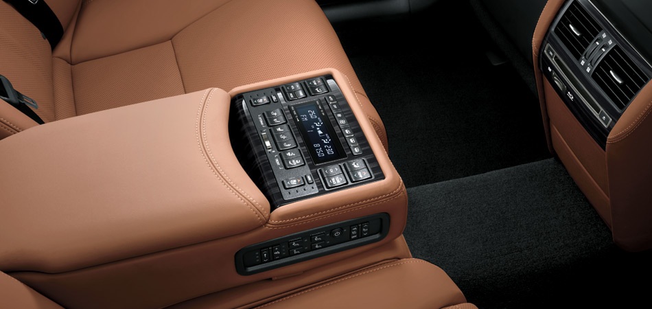 Lexus LS460L - Mẫu xe của những người thành đạt - 7 Lexus LS460L - Mẫu xe của những người thành đạt - 7