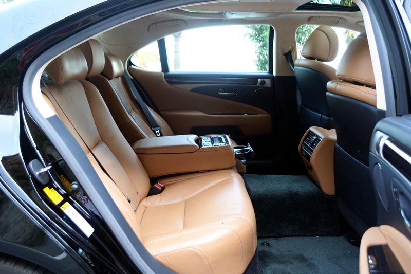 Lexus LS460L - Mẫu xe của những người thành đạt - 10 Lexus LS460L - Mẫu xe của những người thành đạt - 10