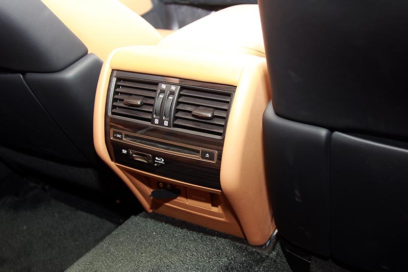 Lexus LS460L - Mẫu xe của những người thành đạt - 11 Lexus LS460L - Mẫu xe của những người thành đạt - 11