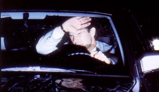 Xử lí thế nào khi bị chiếu đèn pha vào mặt? - 1 Xử lí thế nào khi bị chiếu đèn pha vào mặt? - 1