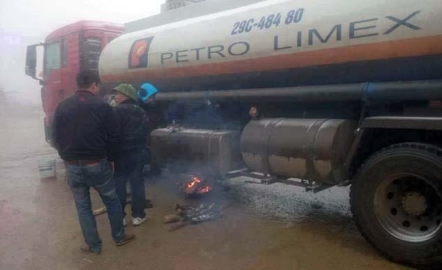Đốt lửa cho ấm nhiên liệu: Đừng cúng “bà hỏa” ăn tết sớm - 1 ảnh - Báo Giao thông