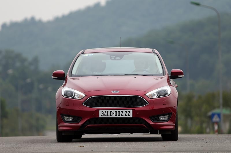 Vì sao Ford Focus 1.5L đắt hơn Focus 1.6L? - 7 Vì sao Ford Focus 1.5L đắt hơn Focus 1.6L? - 7