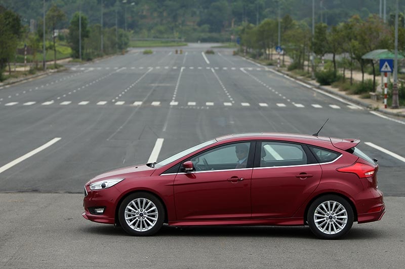 Vì sao Ford Focus 1.5L đắt hơn Focus 1.6L? - 9 Vì sao Ford Focus 1.5L đắt hơn Focus 1.6L? - 9