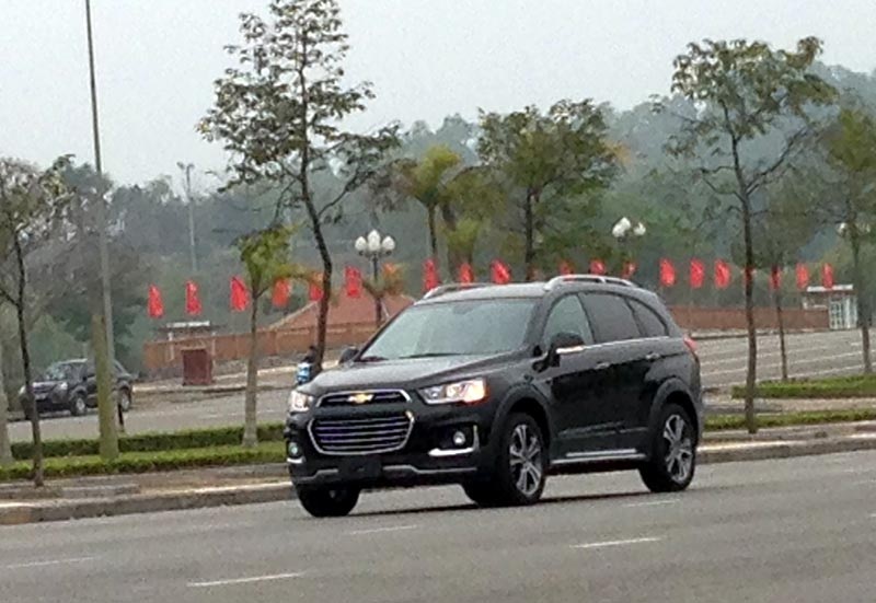 GM Việt Nam ra mắt Chevrolet Captiva mới - 1
Phiên bản Chevrolet Captiva Revv trong một lần chạy thử tại Hà Nội