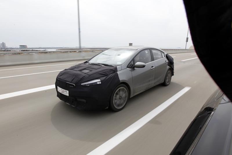 KIA để lộ phiên bản thể thao của mẫu K3 - 2 KIA để lộ phiên bản thể thao của mẫu K3 - 2