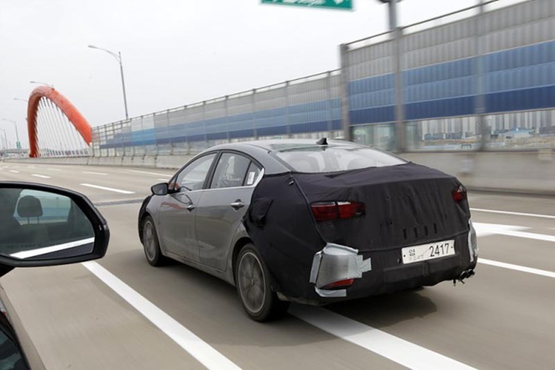 KIA để lộ phiên bản thể thao của mẫu K3 - 4 KIA để lộ phiên bản thể thao của mẫu K3 - 4