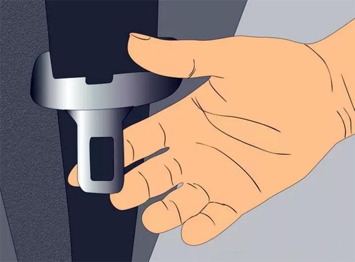 Kỹ năng thoát hiểm khi ôtô rơi chìm xuống nước - 3 Kỹ năng thoát hiểm khi ôtô rơi chìm xuống nước - 3
