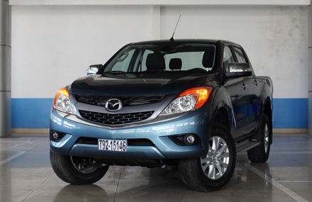 Mazda BT-50 và KIA Sedona tăng giá từ 1/7/2016 - 2 Mazda BT-50 nhập khẩu nguyên chiếc từ Thái Lan