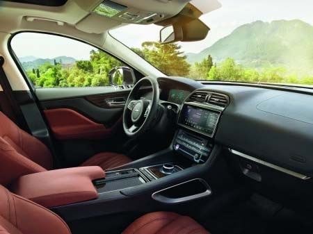 Mẫu crossover đầu tiên của Jaguar chính thức có giá bán - 6